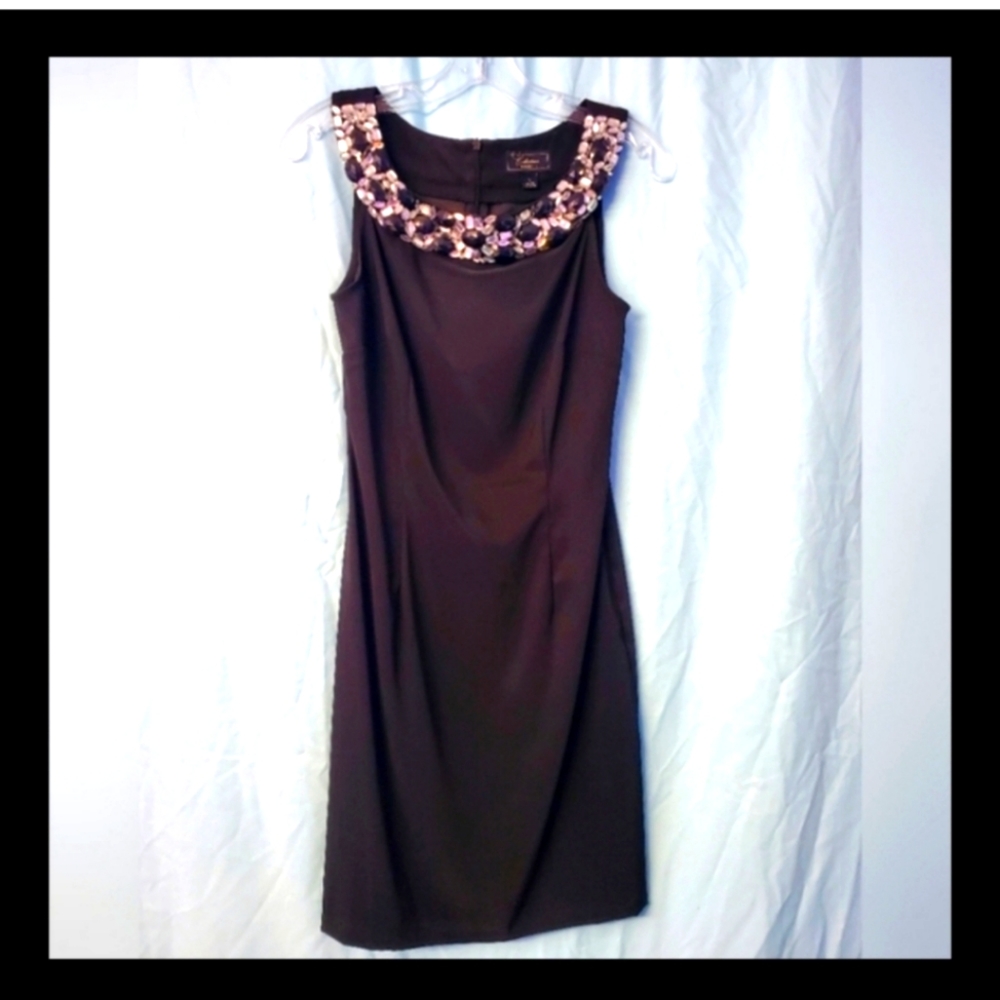 Womens LBD sz 6 🖤 Midi cocktail dress, jeweled neckline, PERFECT condition 😍